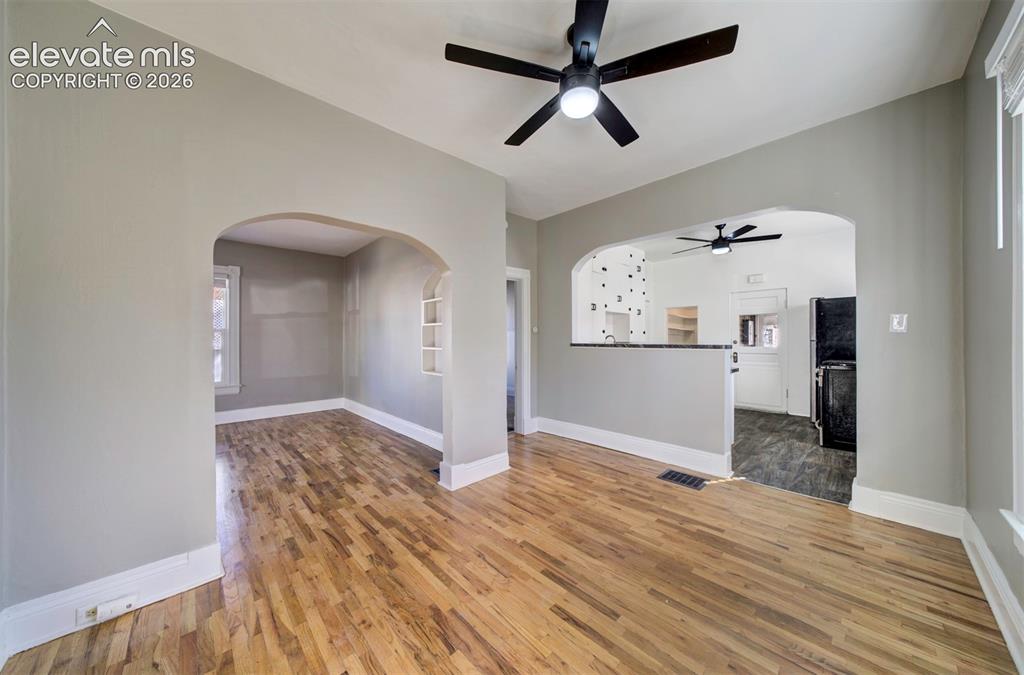 Image 8 of 29: dining room