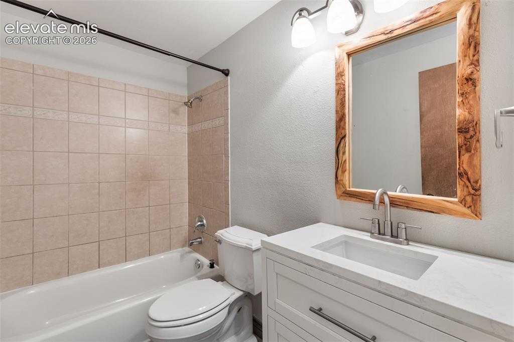 Image 12 of 28: Bathroom