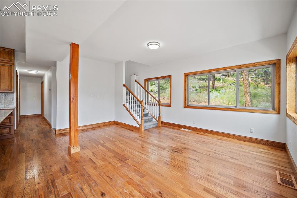 Image 14 of 50: Living Room