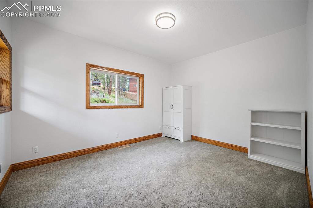 Image 18 of 50: Bedroom