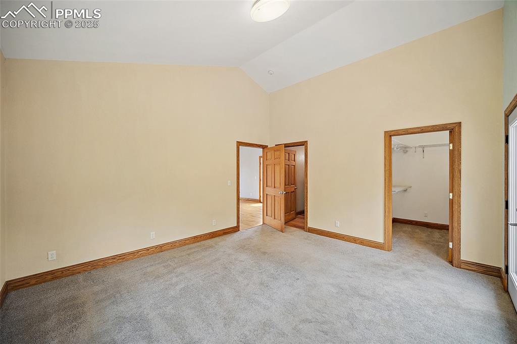 Image 24 of 50: Bedroom