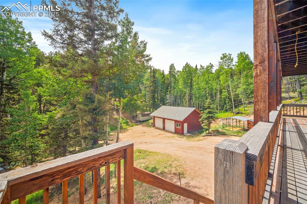 Image 37 of 50: Yard