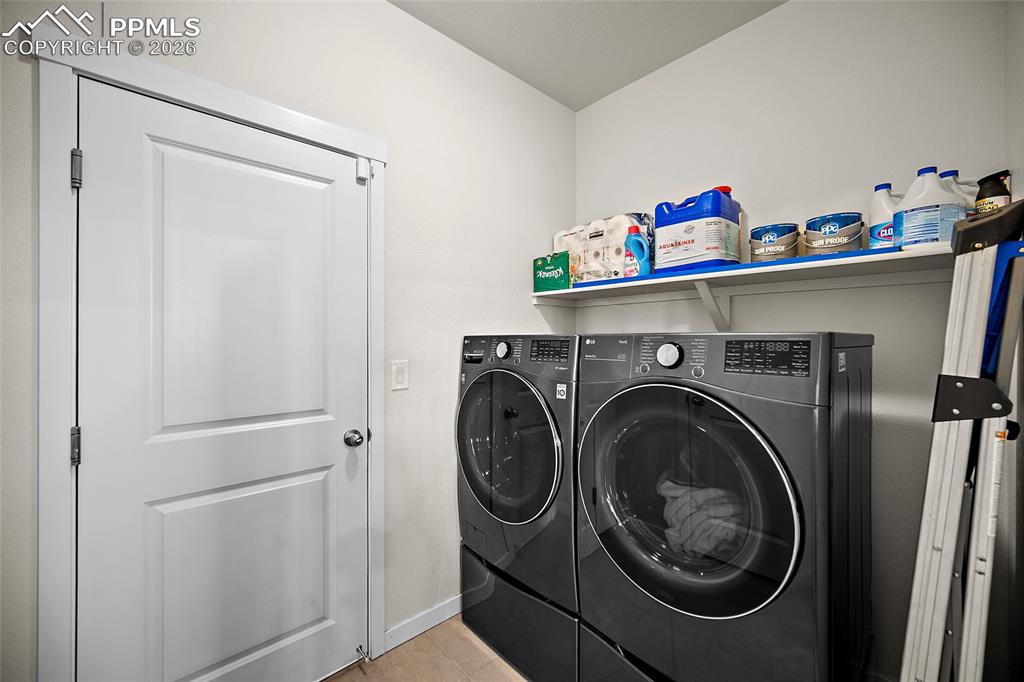 Image 18 of 35: Laundry