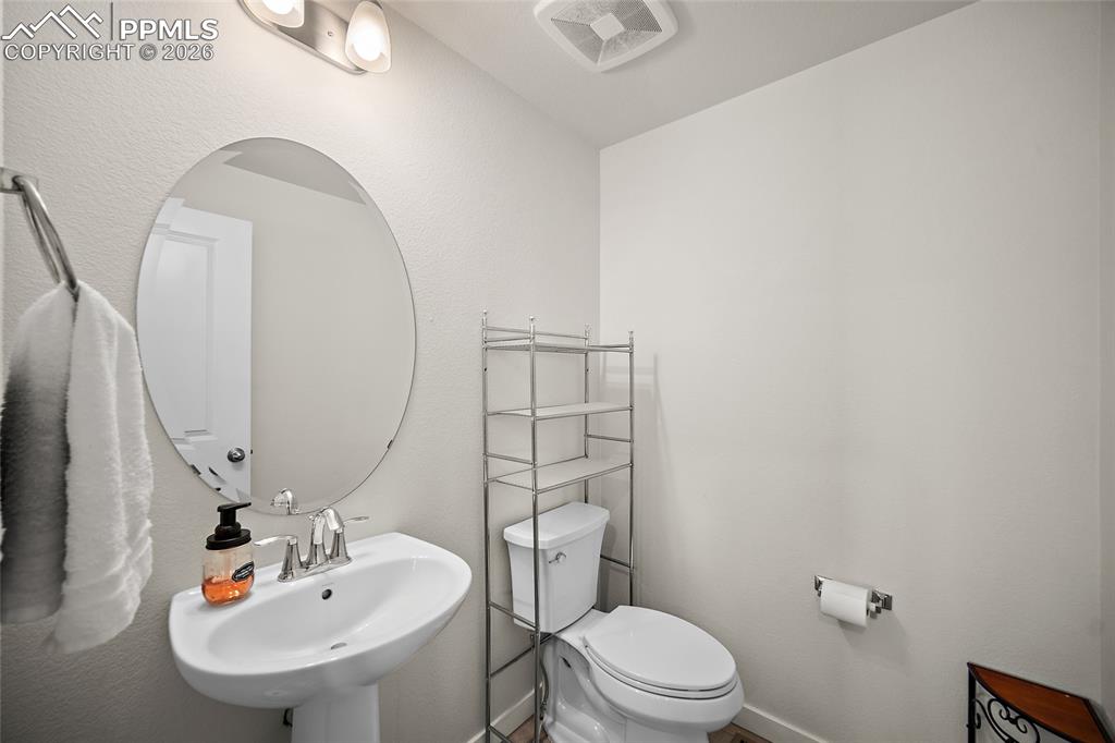 Image 19 of 35: Bathroom