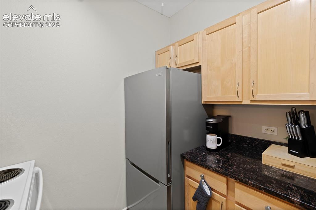 Image 15 of 25: Kitchen