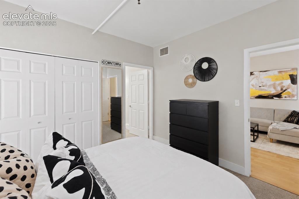 Image 17 of 25: Bedroom