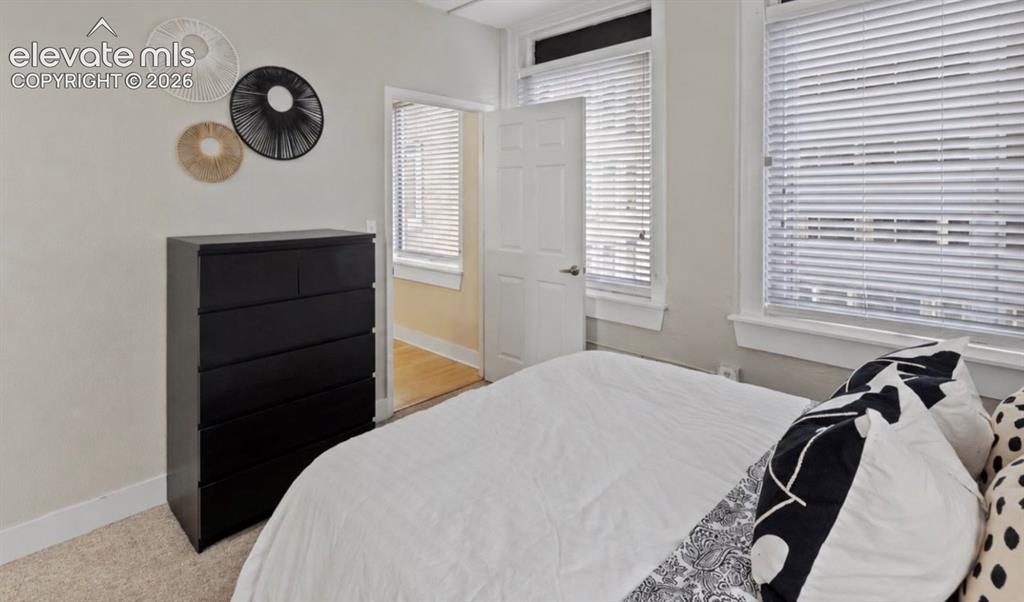 Image 19 of 25: Bedroom