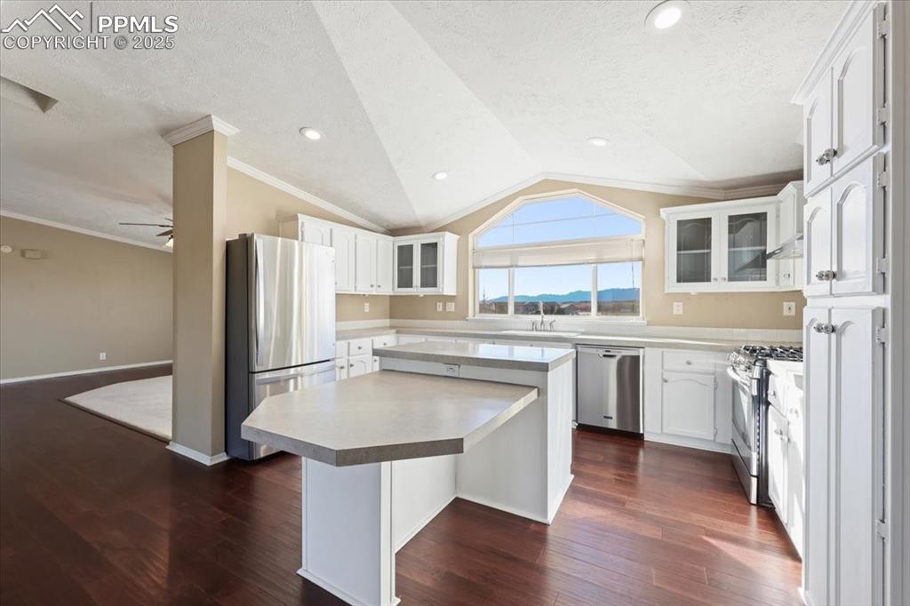 Image 11 of 35: Kitchen