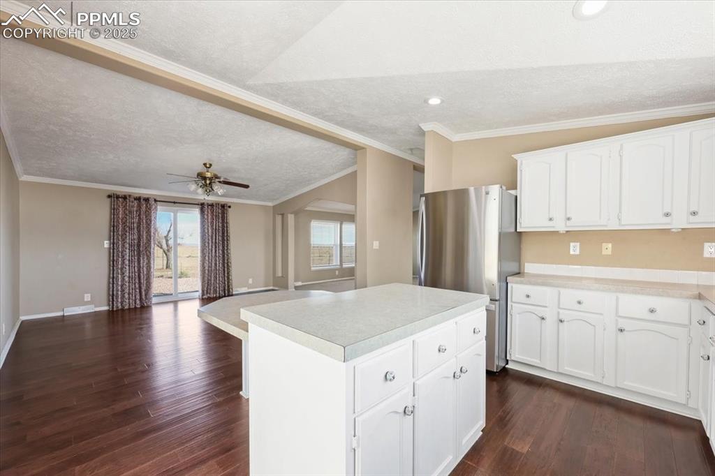 Image 13 of 35: Kitchen