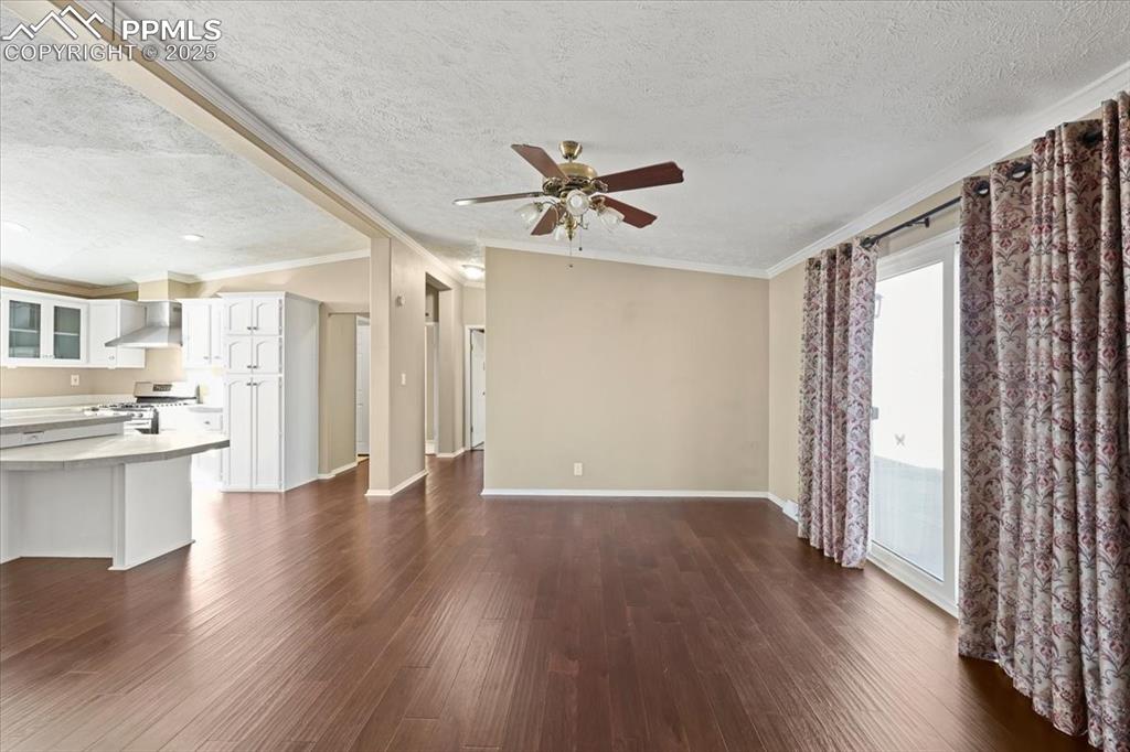 Image 15 of 35: Living Room