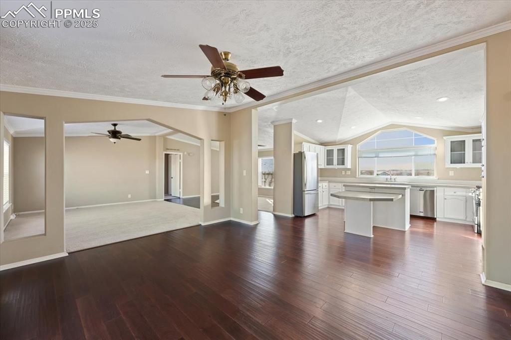 Image 16 of 35: Living Room