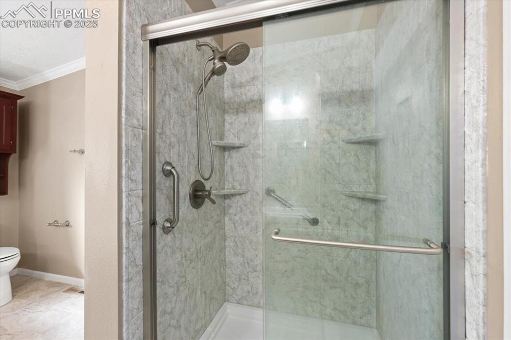 Image 24 of 35: Bathroom