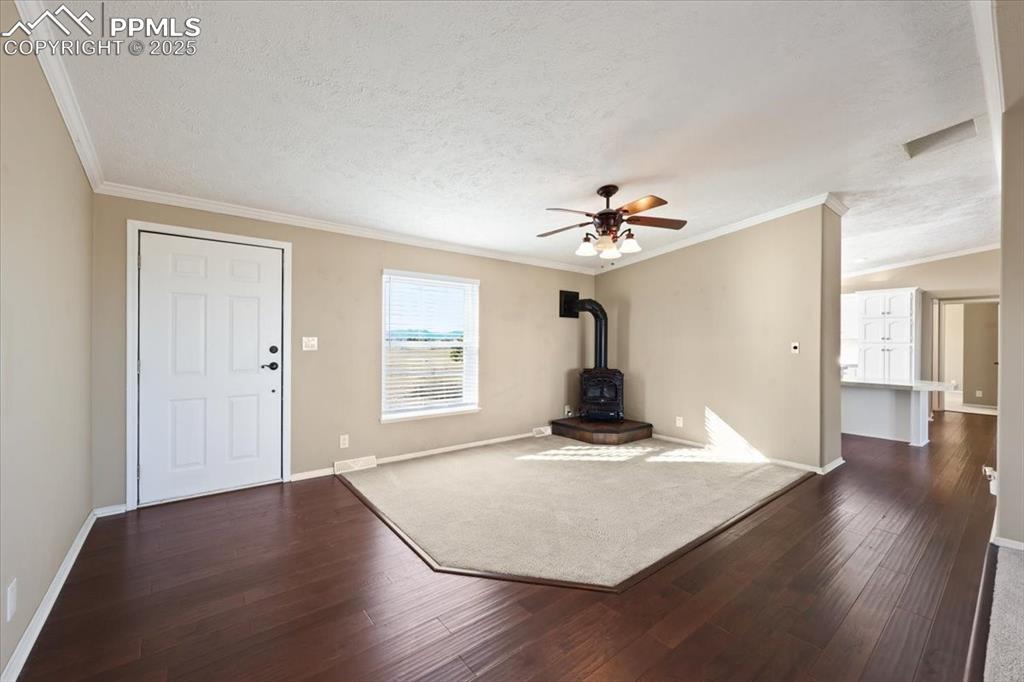 Image 3 of 35: Living Room