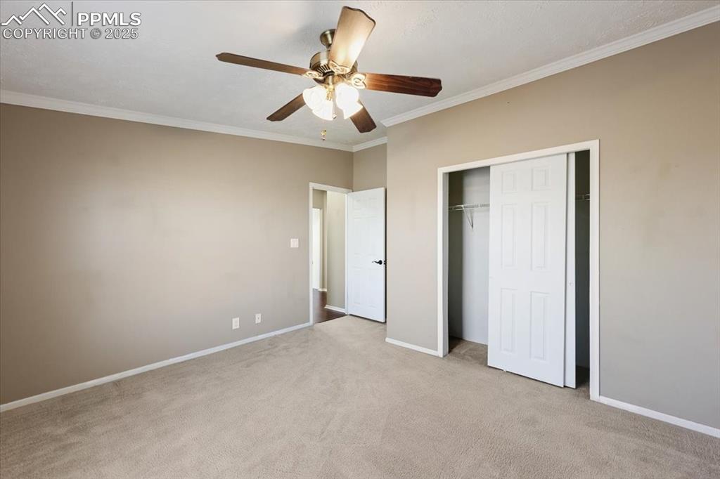 Image 31 of 35: Bedroom