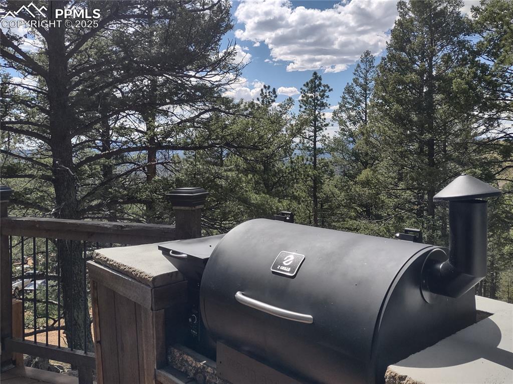 Image 17 of 50: Masterbuilt smoker