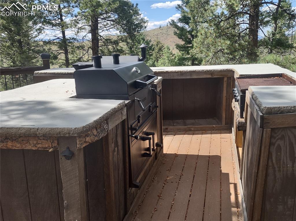 Image 20 of 50: Grill mania corner