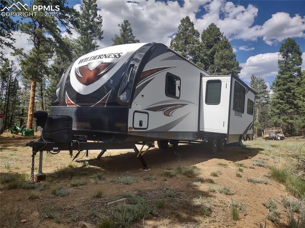 Image 37 of 50: RV left side