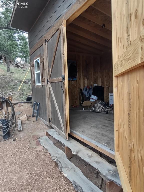 Image 40 of 50: High-end shed