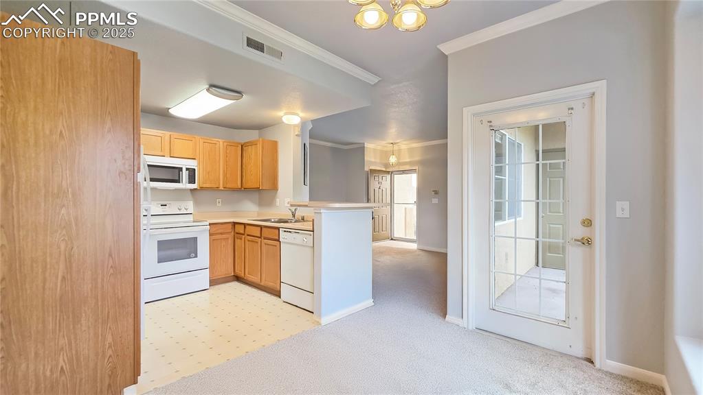 Image 4 of 15: Dining Room