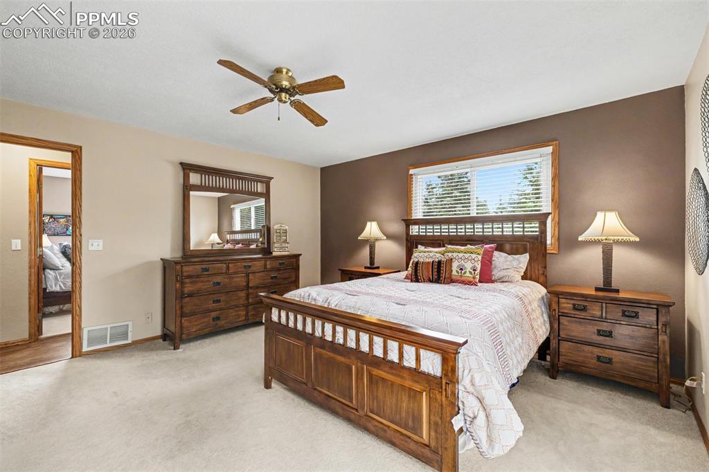 Image 18 of 44: From the kitchen, sight lines stretch across the breakfast bar to the stack