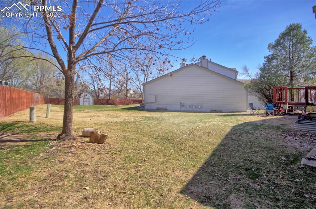 Image 33 of 36: Side yard