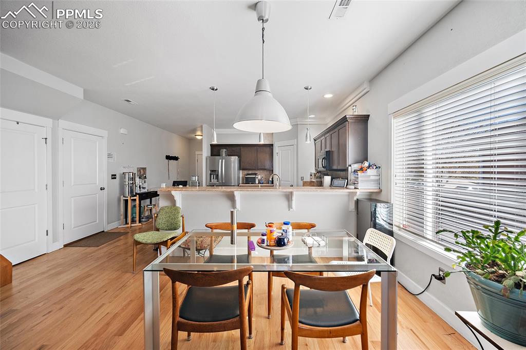 Image 11 of 49: Dining Area