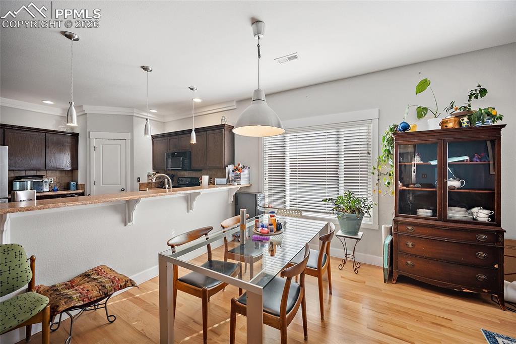 Image 12 of 49: Dining Area