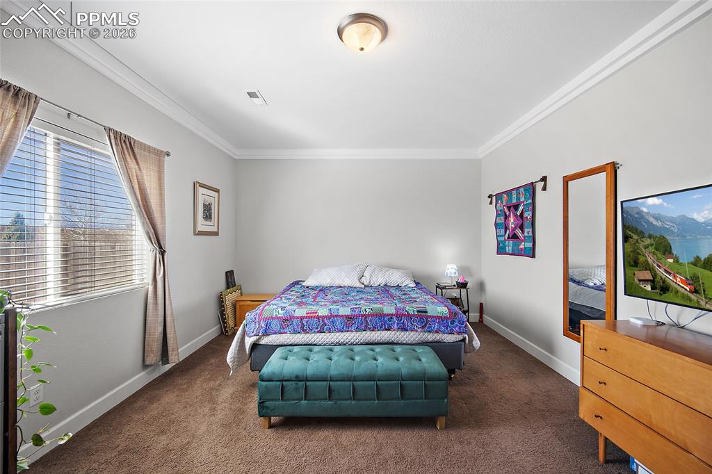 Image 18 of 49: Bedroom