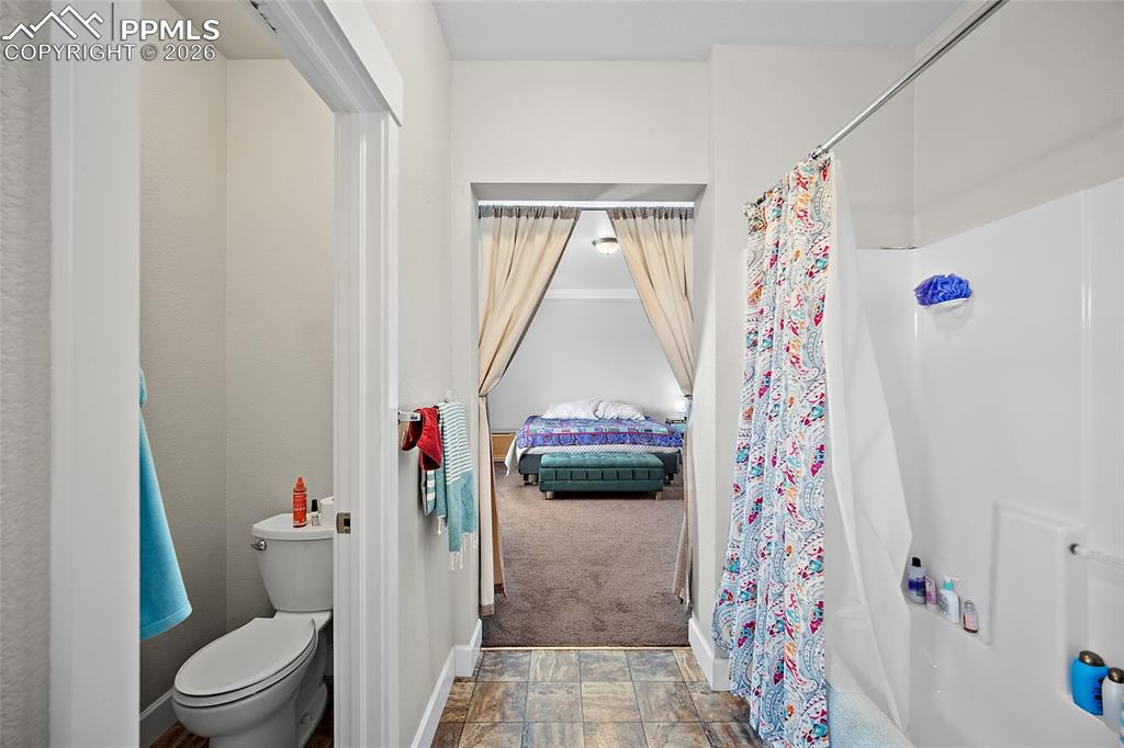 Image 22 of 49: Bathroom