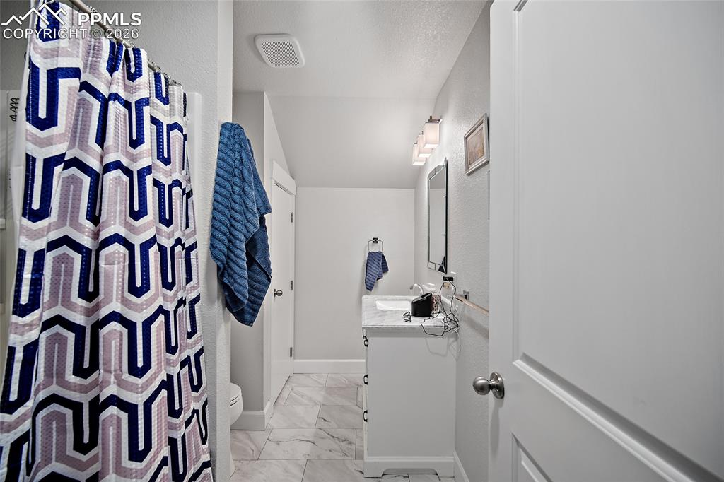 Image 24 of 49: Bathroom