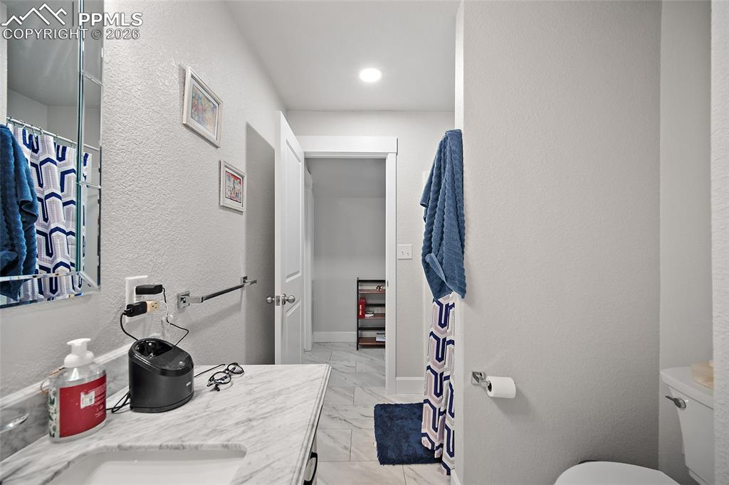 Image 26 of 49: Bathroom