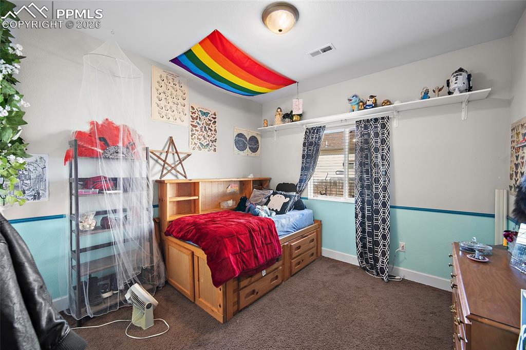 Image 33 of 49: Bedroom