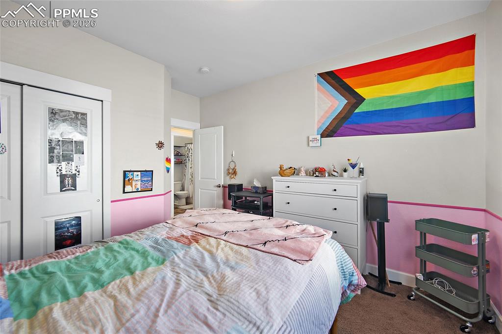 Image 34 of 49: Bedroom