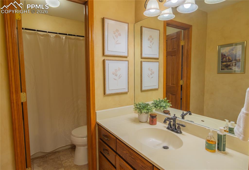 Image 30 of 44: Bathroom