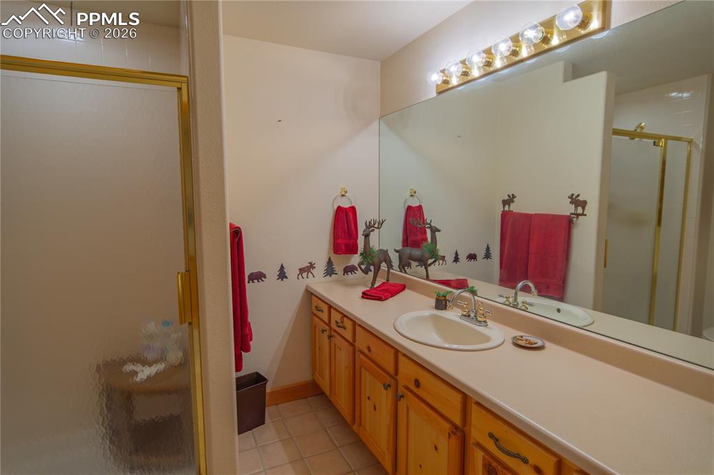 Image 38 of 44: Bathroom