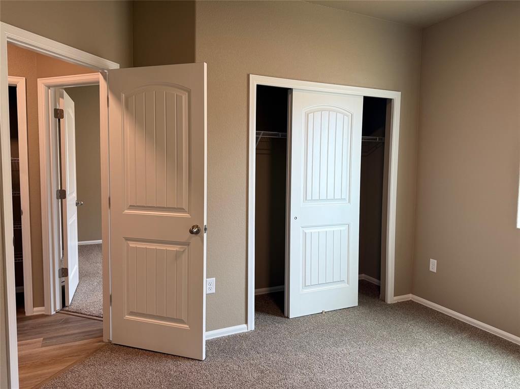 Image 17 of 30: Bedroom