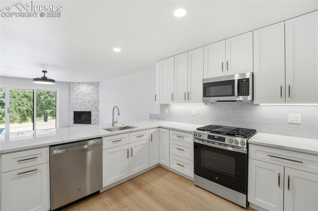 Image 11 of 50: Kitchen