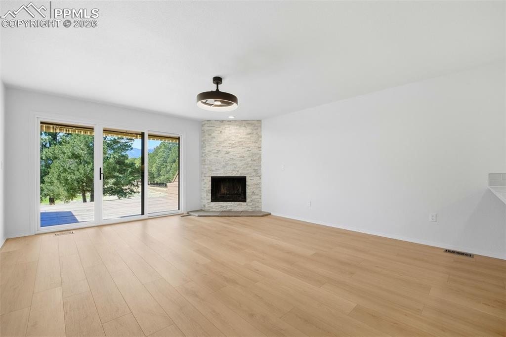 Image 14 of 50: Living Room