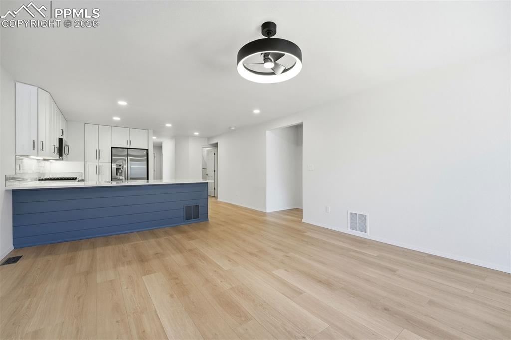 Image 16 of 50: Living Room