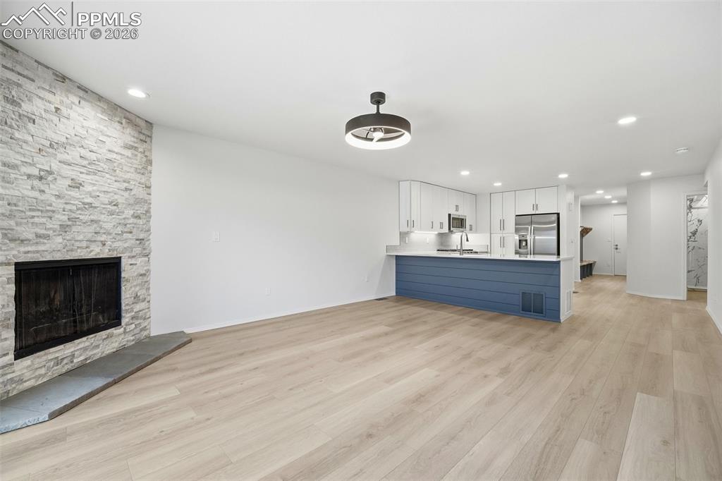 Image 17 of 50: Living Room