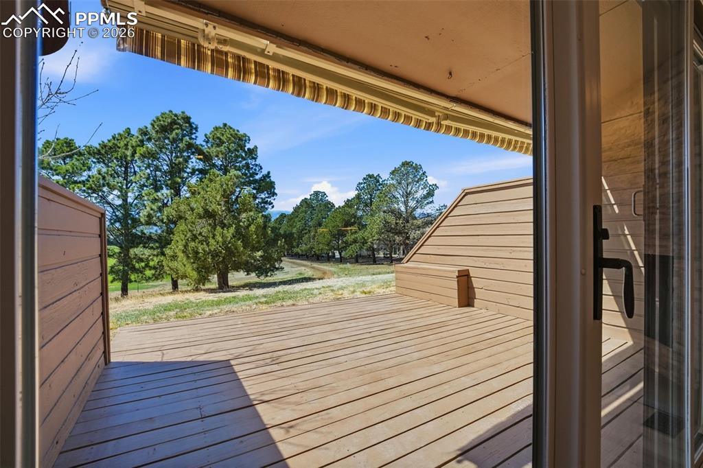 Image 18 of 50: Deck