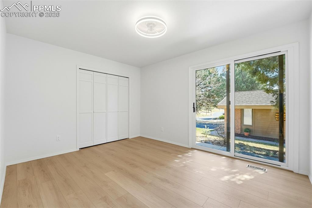 Image 30 of 50: Bedroom