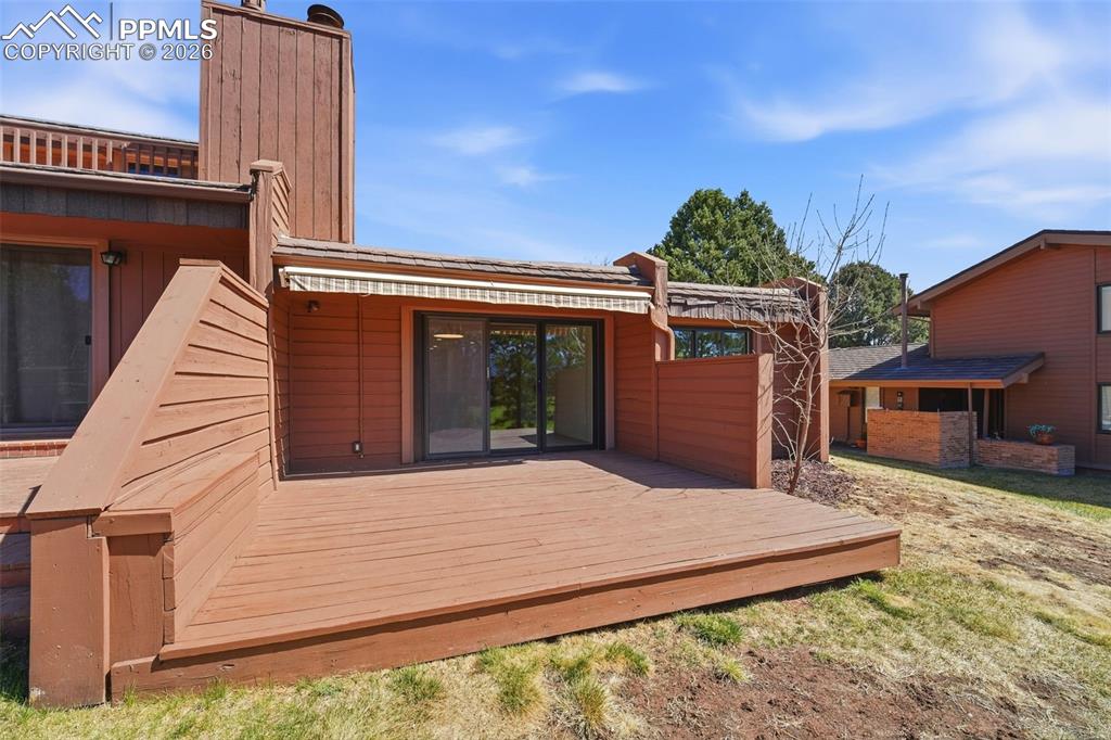 Image 38 of 50: Deck