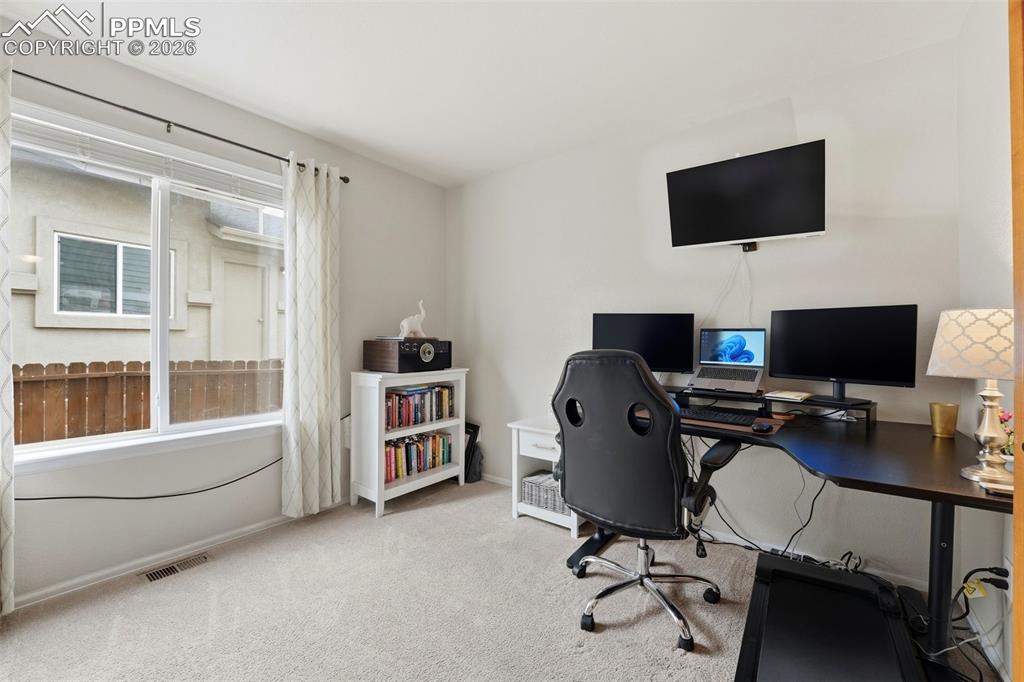 Image 20 of 50: Office