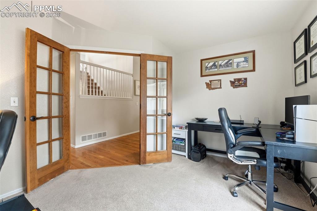 Image 21 of 50: Home Office