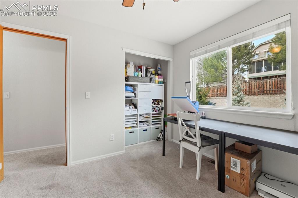 Image 34 of 50: Office