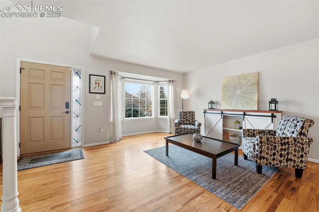 Image 4 of 50: Living Room