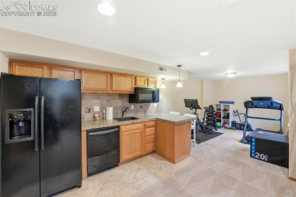 Image 42 of 50: Basement Kitchentte