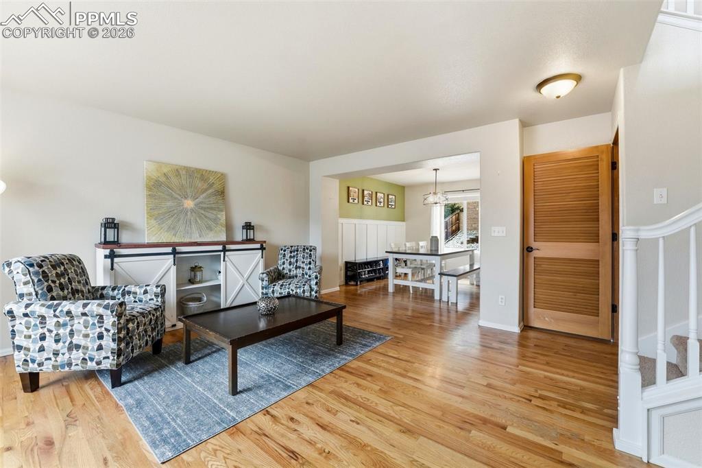 Image 6 of 50: Living Room