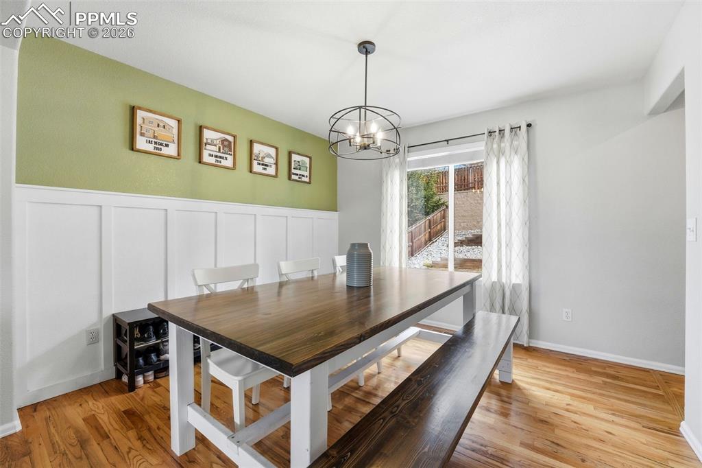 Image 9 of 50: Dining Area